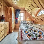 Holiday home Jarogowka Stylowy Dom Goralski Obidowa