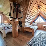 Holiday home Jarogowka Stylowy Dom Goralski *